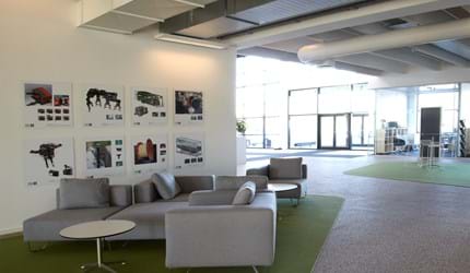 afpasset Fraster tæppe grøn på kontor